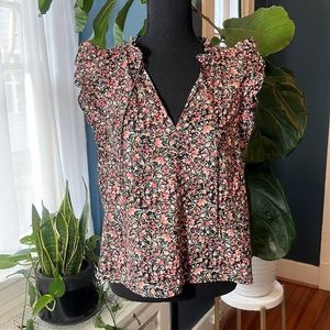 BB Dakota NWT ditsy flutter sleeve top, black with pink & peach flowers, size M